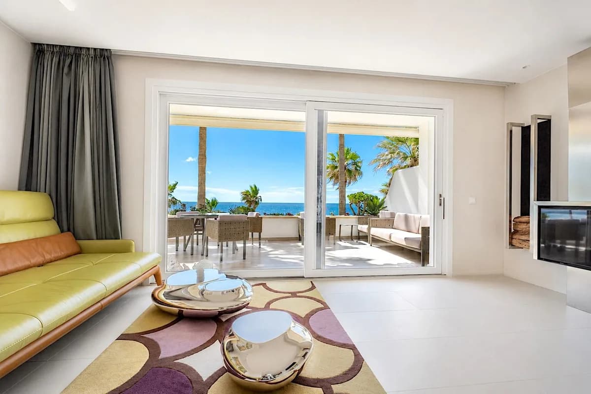 2 Bedroom Middle Floor Apartment for Sale in New Golden Mile, Málaga - Image 6