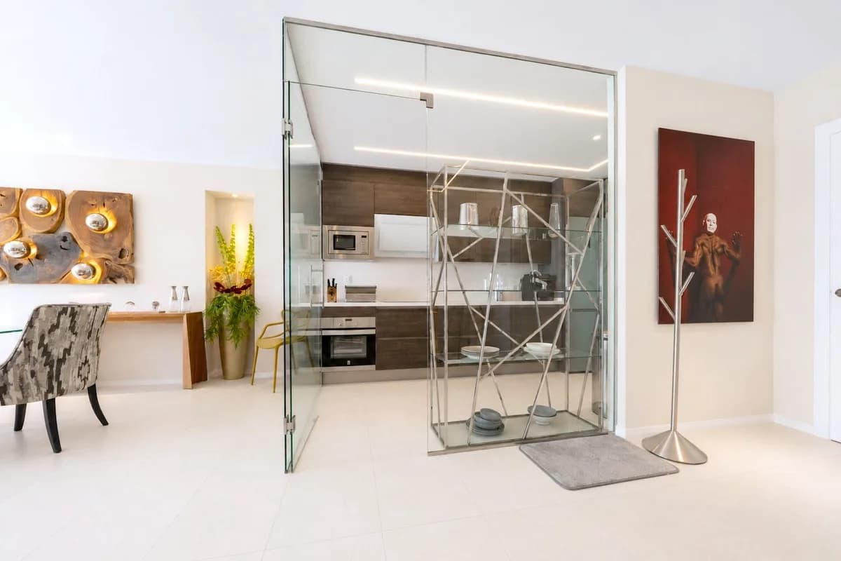 2 Bedroom Middle Floor Apartment for Sale in New Golden Mile, Málaga - Image 8
