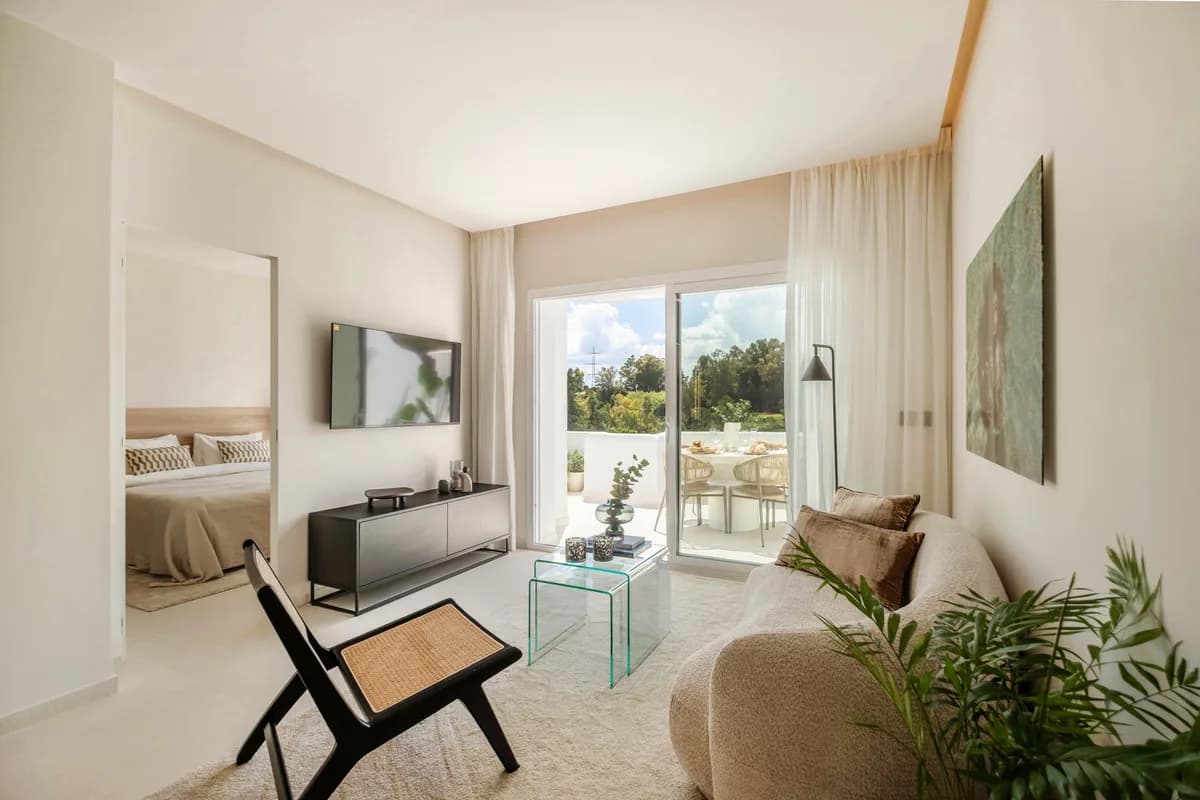 3 Bedroom Middle Floor Apartment for Sale in La Quinta, Málaga - Image 3