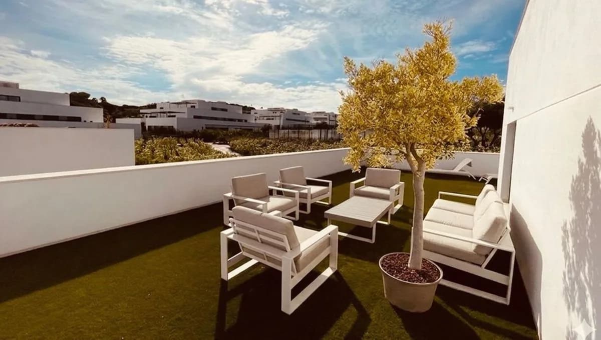 5 Bedroom Middle Floor Apartment for Sale in Sotogrande, Cádiz - Image 5