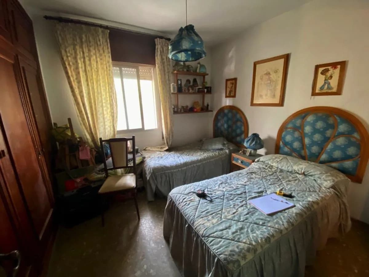 3 Bedroom Middle Floor Apartment for Sale in Marbella, Málaga - Image 5