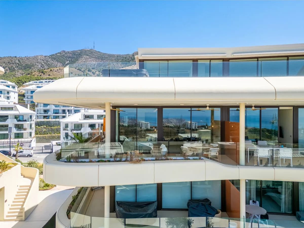 2 Bedroom Middle Floor Apartment for Sale in Fuengirola, Málaga - Image 6