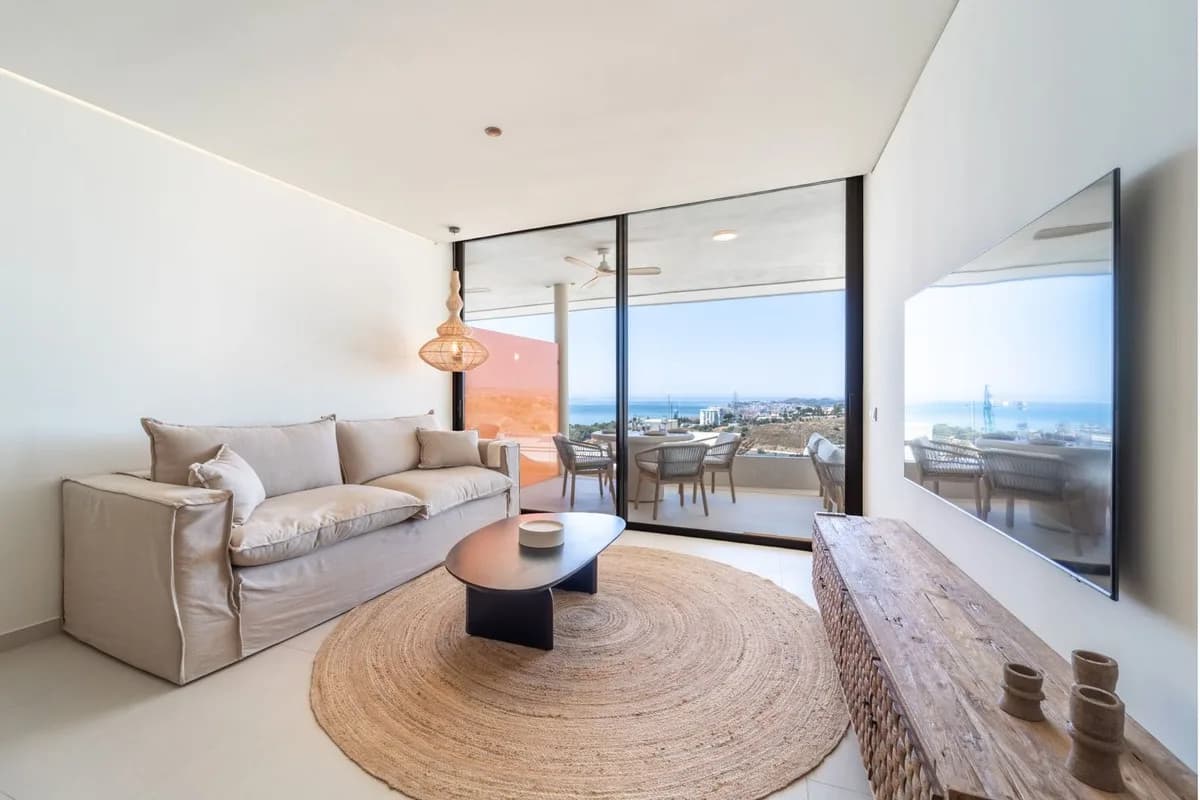 2 Bedroom Middle Floor Apartment for Sale in Fuengirola, Málaga - Image 7