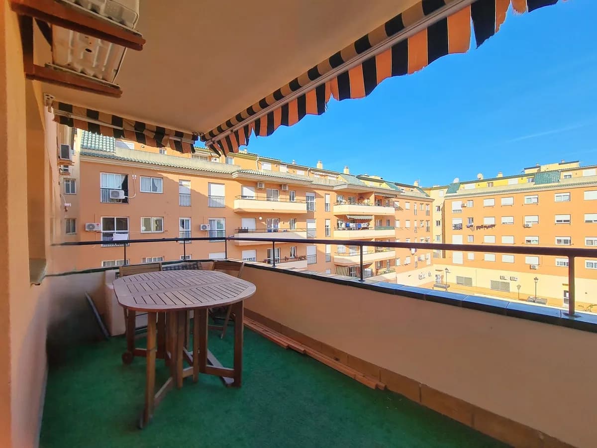 2 Bedroom Middle Floor Apartment for Sale in San Luis de Sabinillas, Málaga