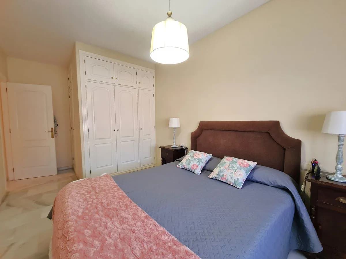2 Bedroom Middle Floor Apartment for Sale in San Luis de Sabinillas, Málaga - Image 5