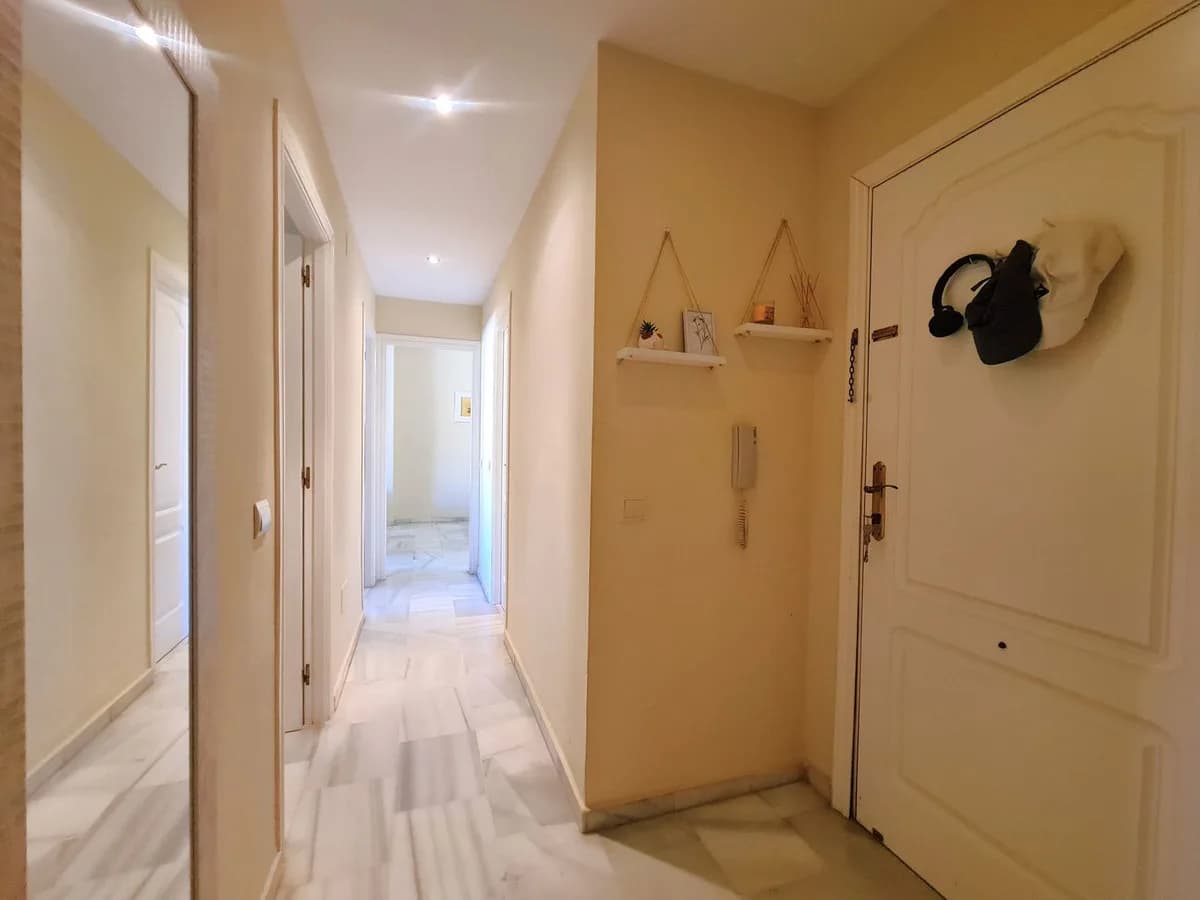 2 Bedroom Middle Floor Apartment for Sale in San Luis de Sabinillas, Málaga - Image 8