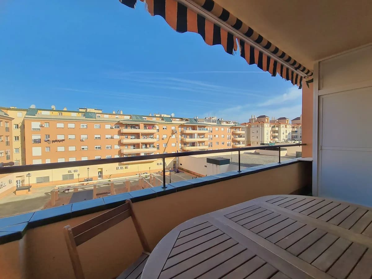 2 Bedroom Middle Floor Apartment for Sale in San Luis de Sabinillas, Málaga - Image 9
