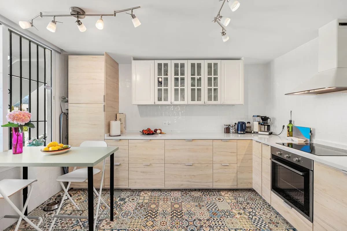 2 Bedroom Middle Floor Apartment for Sale in Nueva Andalucía, Málaga - Image 3