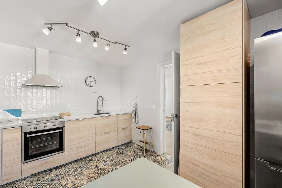 2 Bedroom Middle Floor Apartment for Sale in Nueva Andalucía, Málaga - Image 4