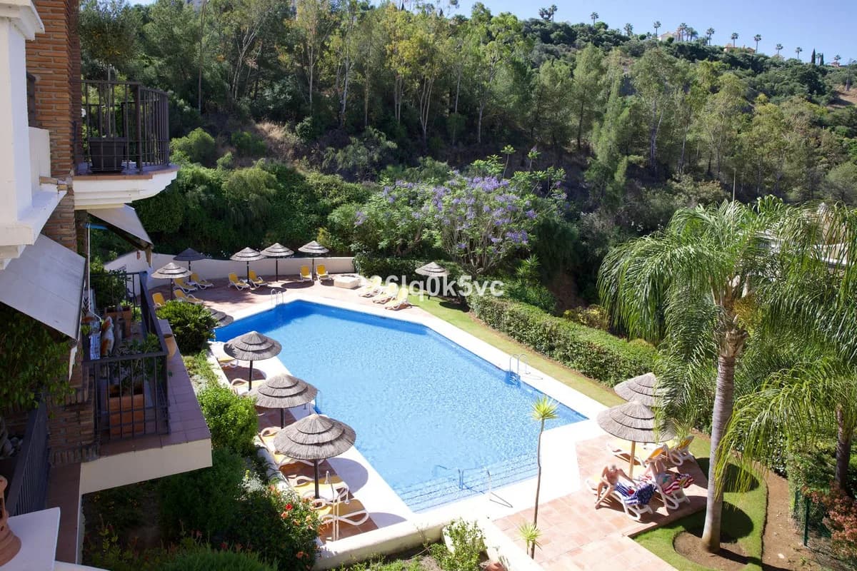2 Bedroom Middle Floor Apartment for Sale in Los Arqueros, Málaga - Image 7