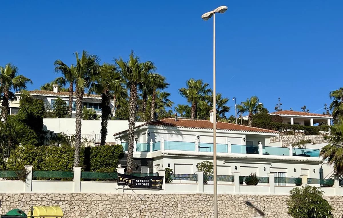 5 Bedroom Detached Villa for Sale in El Chaparral, Málaga