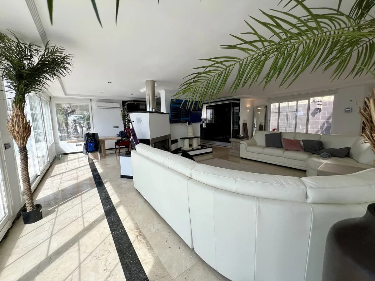 5 Bedroom Detached Villa for Sale in El Chaparral, Málaga - Image 8