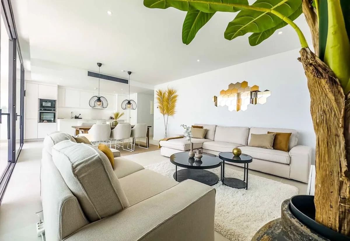 2 Bedroom Middle Floor Apartment for Sale in Fuengirola, Málaga