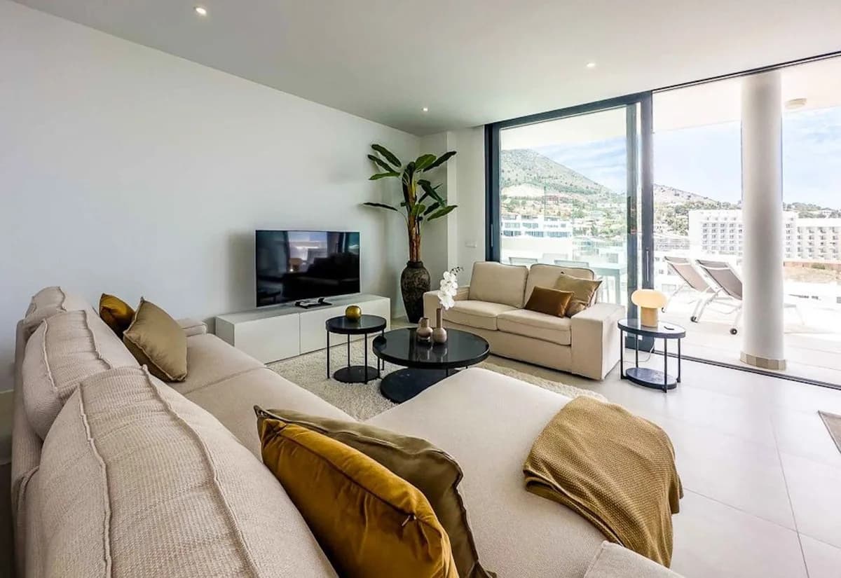 2 Bedroom Middle Floor Apartment for Sale in Fuengirola, Málaga - Image 7
