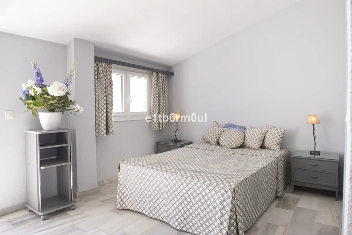 Middle Floor Studio for Sale in The Golden Mile, Málaga - Image 5