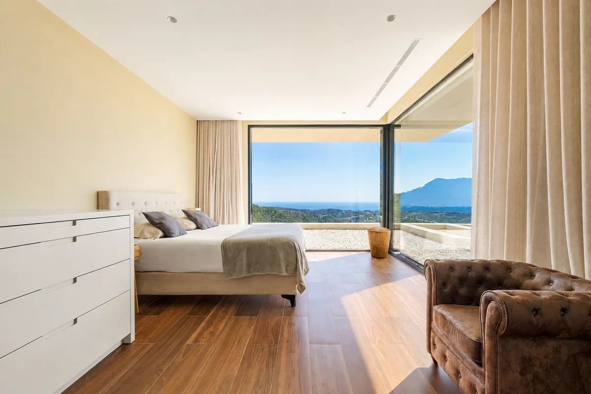 5 Bedroom Detached Villa for Sale in Benahavís, Málaga - Image 4