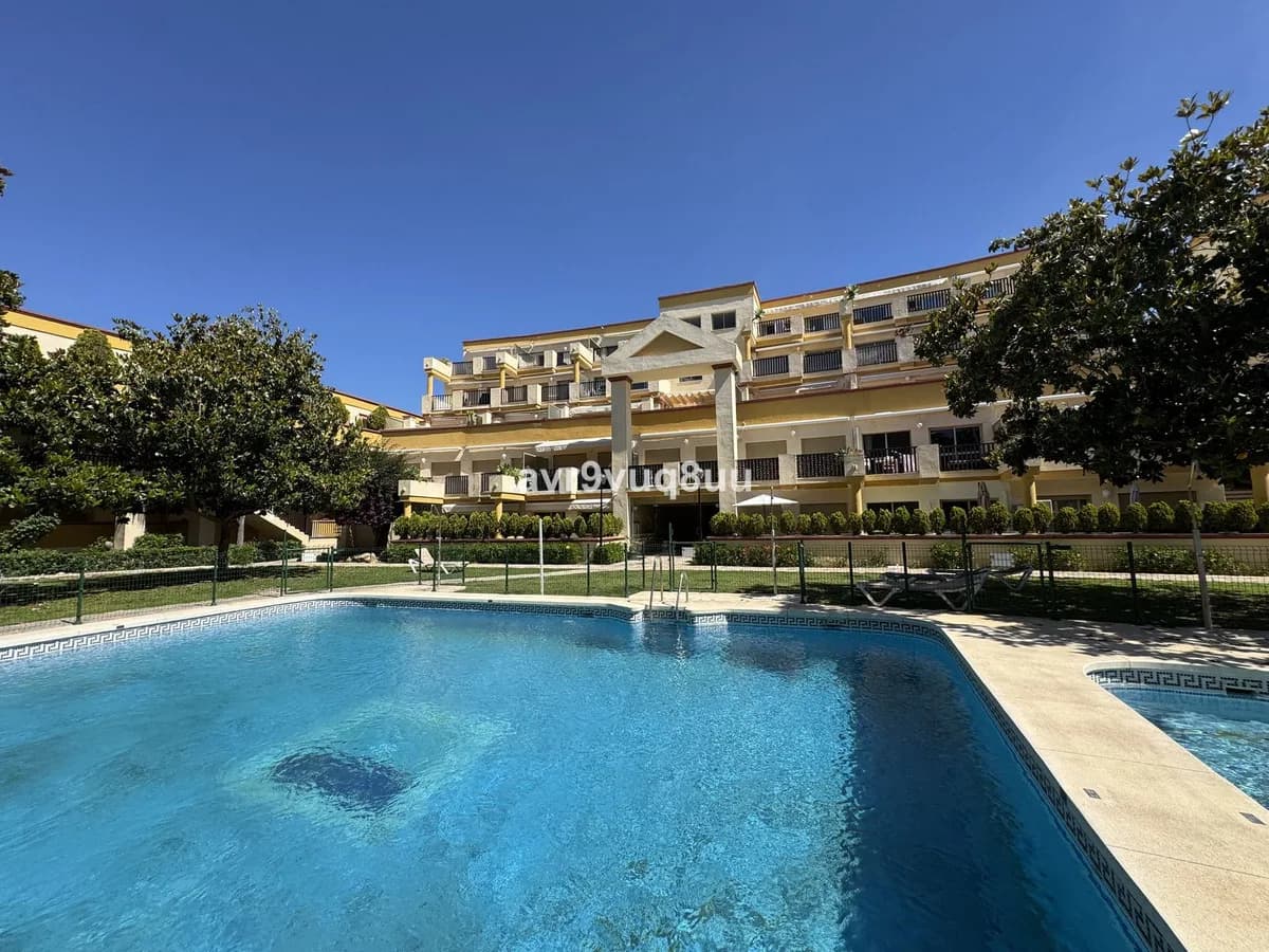 Middle Floor Studio for Sale in Elviria, Málaga