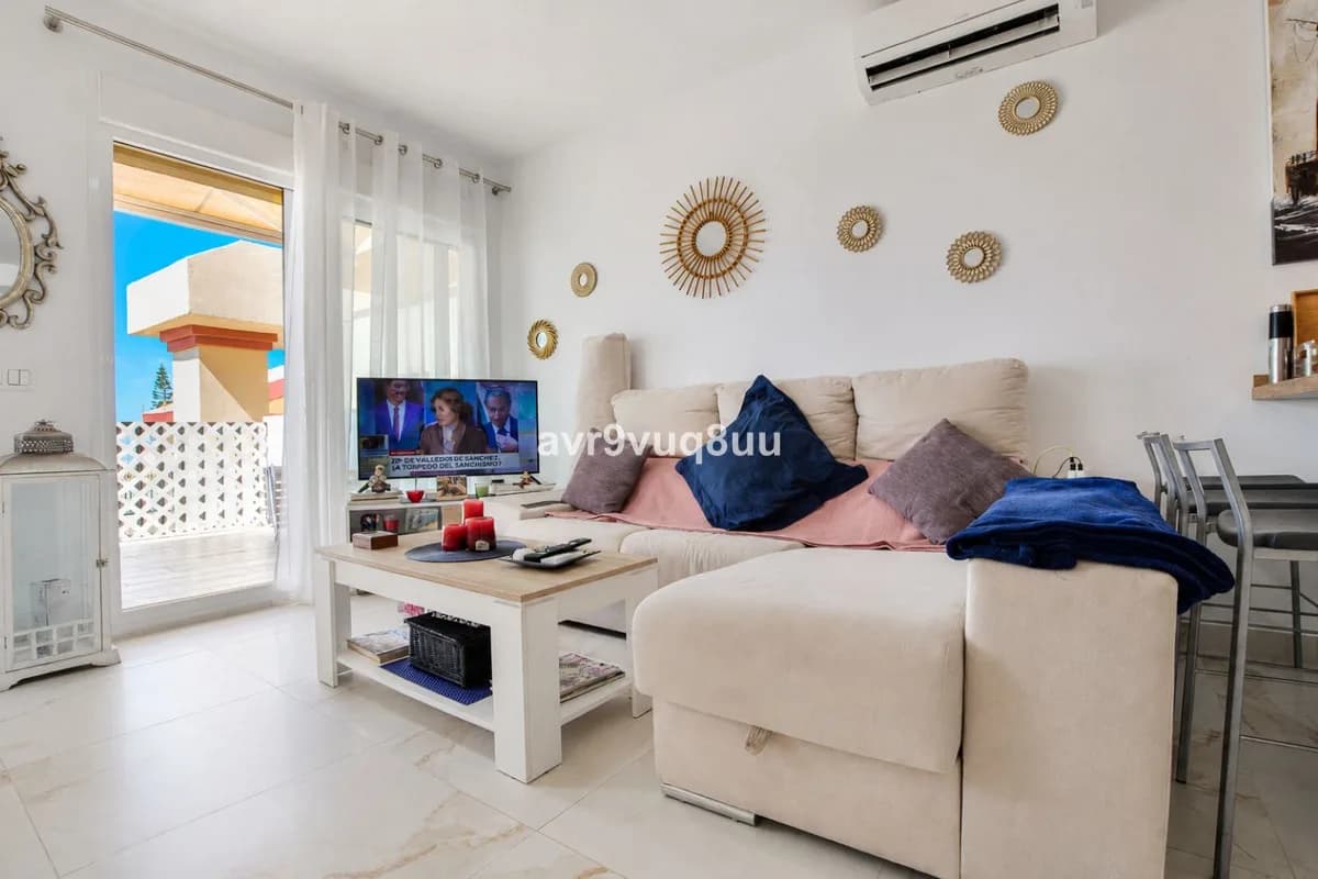 Middle Floor Studio for Sale in Elviria, Málaga - Image 3