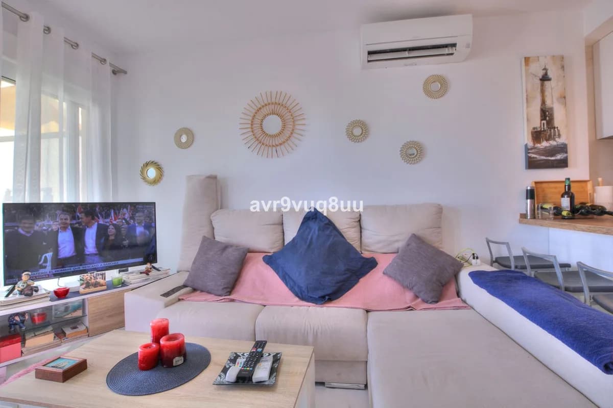 Middle Floor Studio for Sale in Elviria, Málaga - Image 4