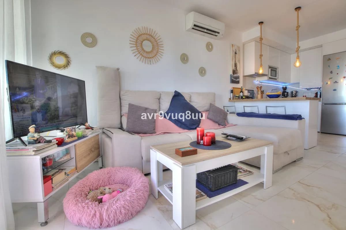 Middle Floor Studio for Sale in Elviria, Málaga - Image 5