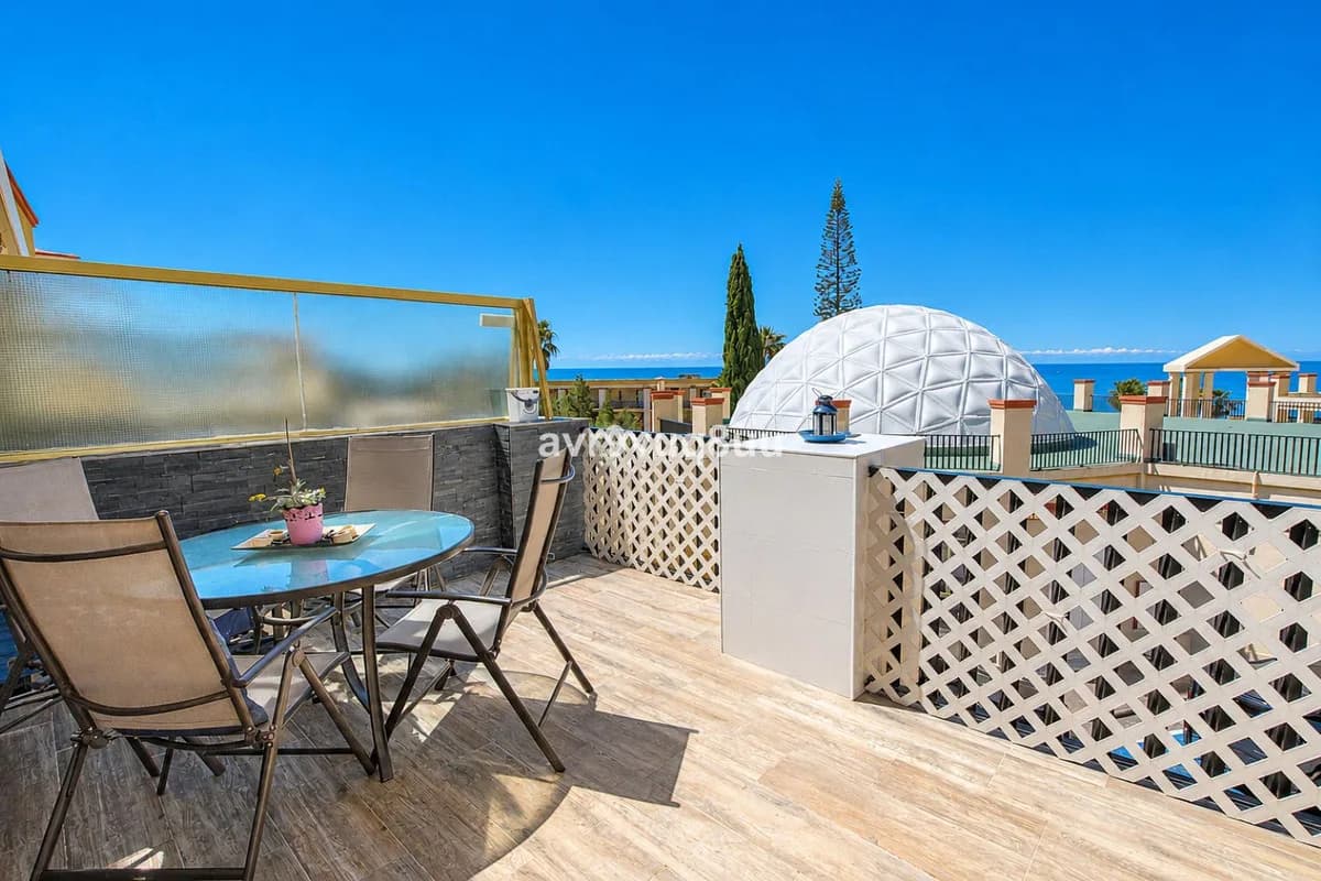 Middle Floor Studio for Sale in Elviria, Málaga - Image 7