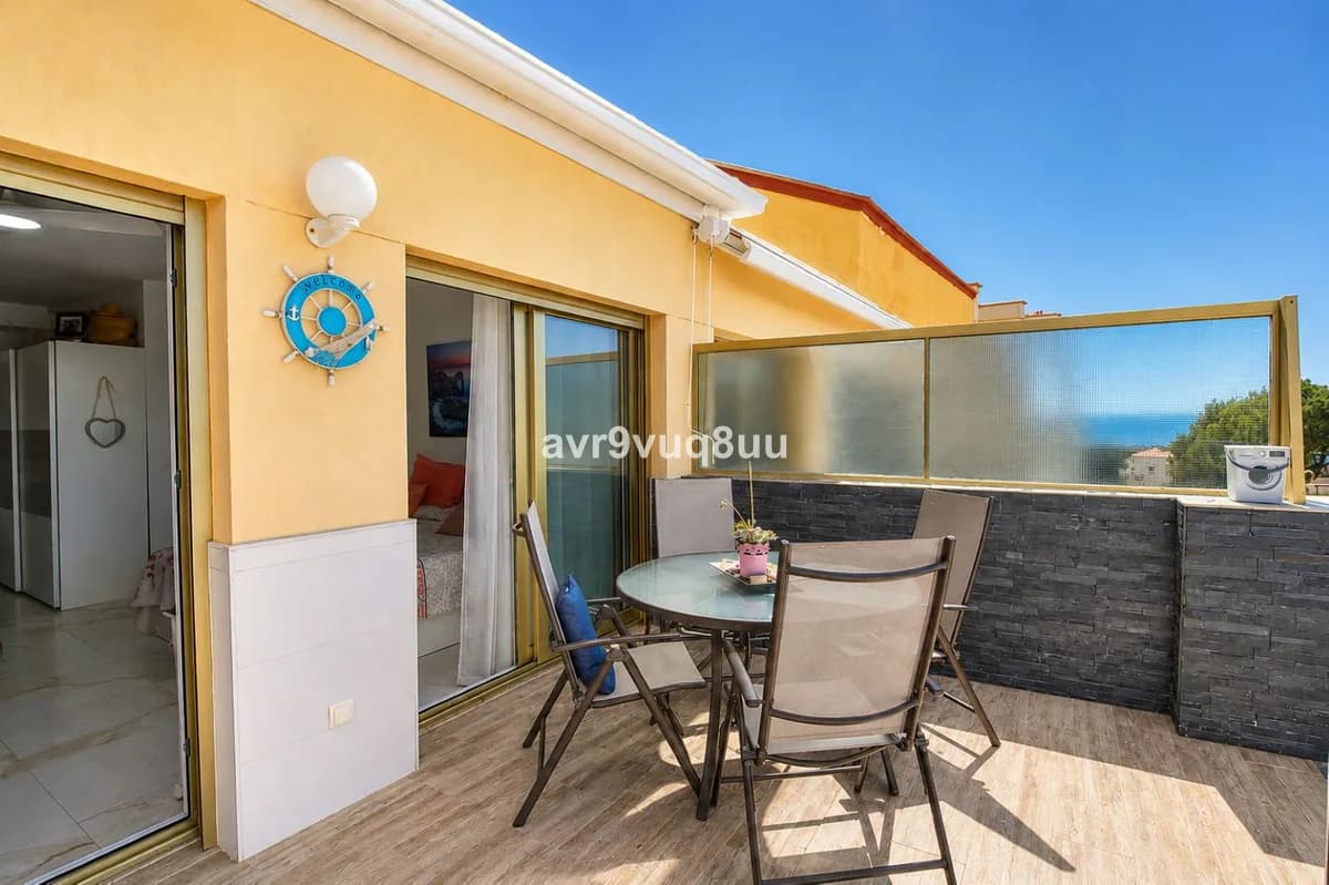 Middle Floor Studio for Sale in Elviria, Málaga - Image 8
