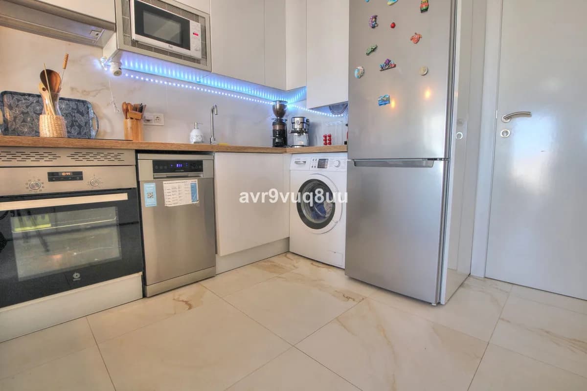 Middle Floor Studio for Sale in Elviria, Málaga - Image 9