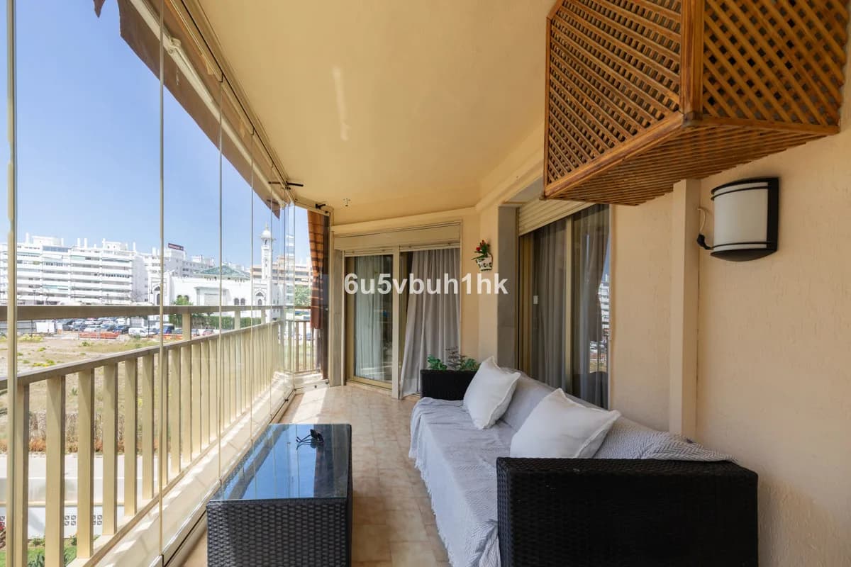 2 Bedroom Ground Floor Apartment for Sale in Fuengirola, Málaga - Image 3