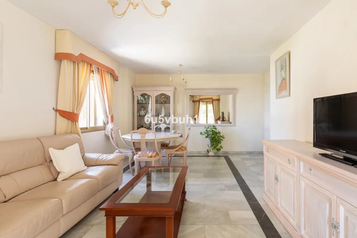 2 Bedroom Ground Floor Apartment for Sale in Fuengirola, Málaga - Image 8