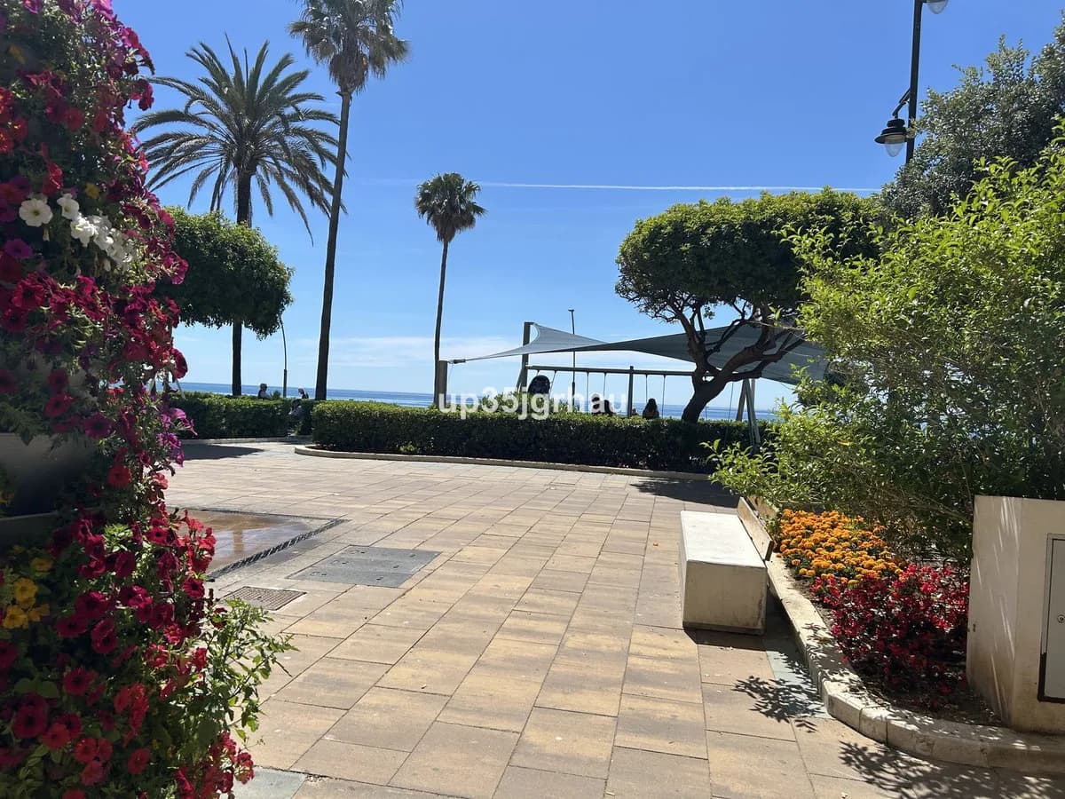 2 Bedroom Middle Floor Apartment for Sale in Estepona, Málaga