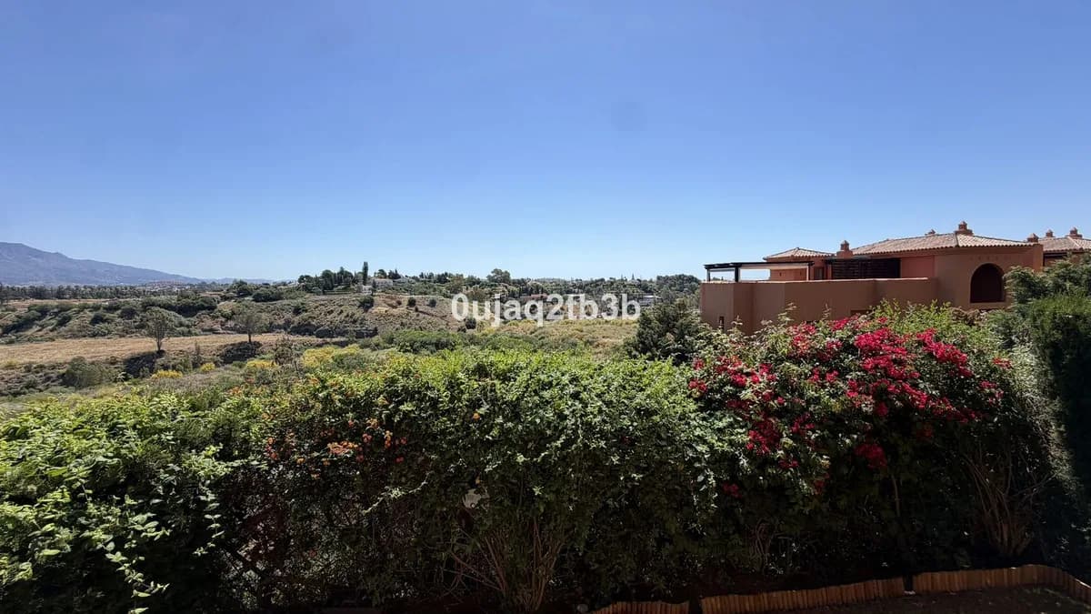 2 Bedroom Ground Floor Apartment for Sale in Benahavís, Málaga