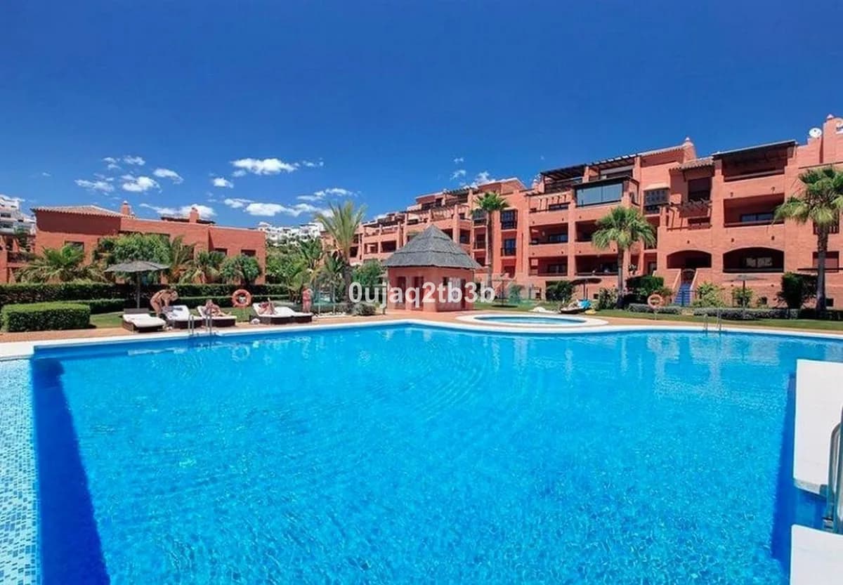 2 Bedroom Ground Floor Apartment for Sale in Benahavís, Málaga - Image 5
