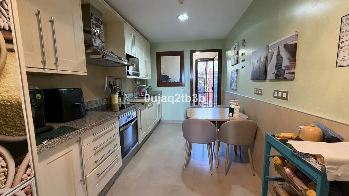 2 Bedroom Ground Floor Apartment for Sale in Benahavís, Málaga - Image 7