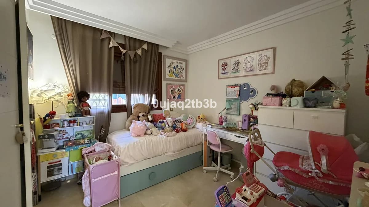 2 Bedroom Ground Floor Apartment for Sale in Benahavís, Málaga - Image 9