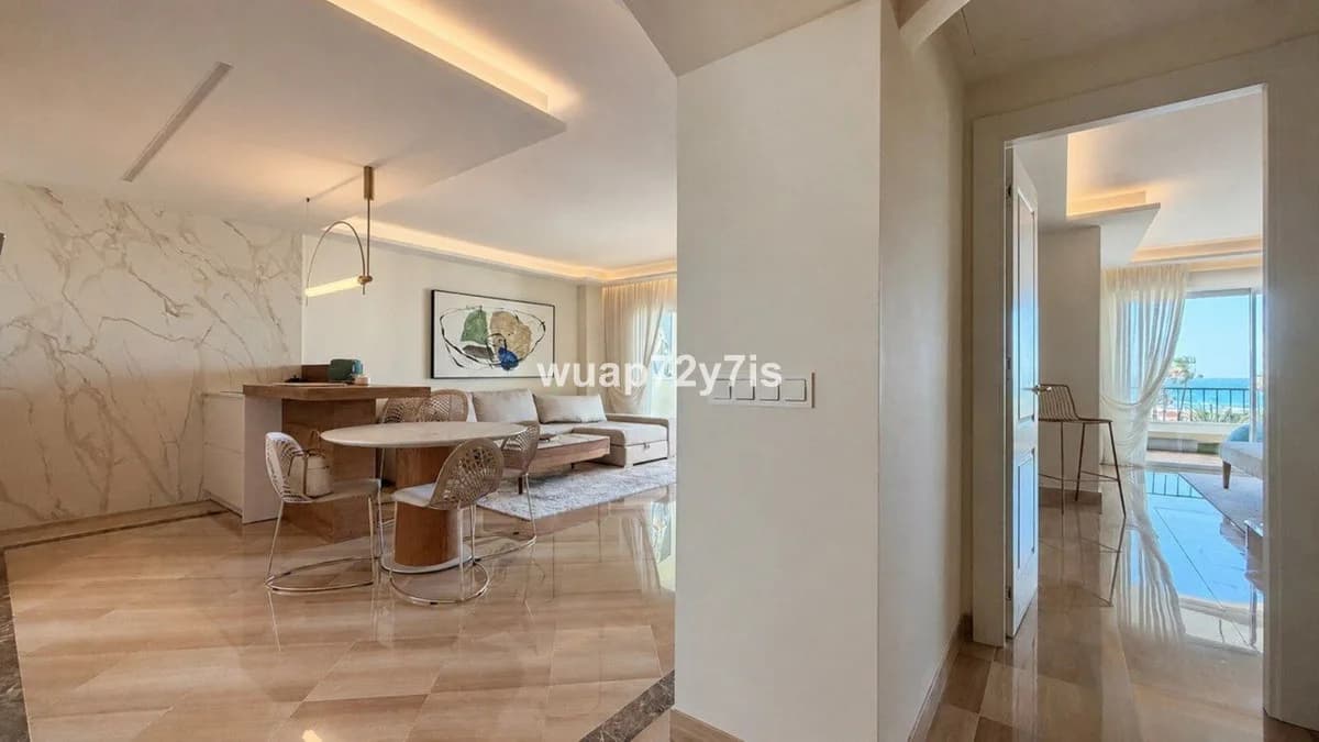 3 Bedroom Penthouse for Sale in Elviria, Málaga - Image 4