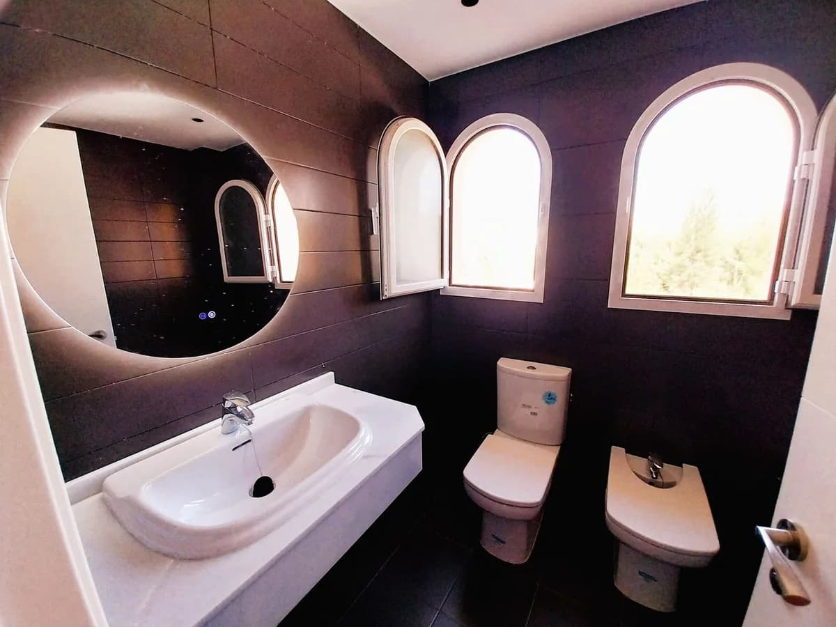 4 Bedroom Townhouse for Sale in Calahonda, Málaga - Image 9