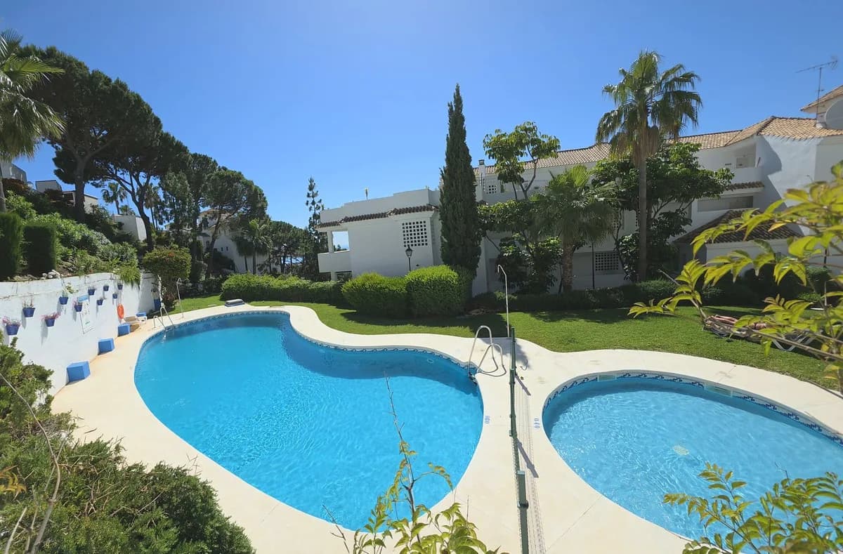 2 Bedroom Ground Floor Apartment for Sale in Calahonda, Málaga - Image 2