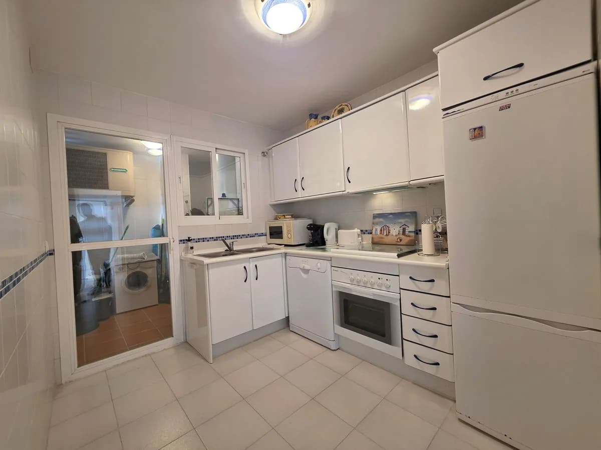 2 Bedroom Ground Floor Apartment for Sale in Calahonda, Málaga - Image 4
