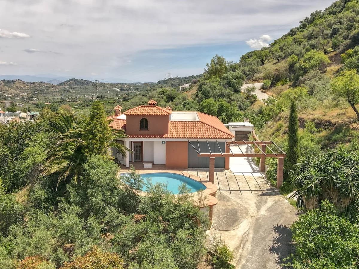 3 Bedroom Detached Villa for Sale in Monda, Málaga - Image 2