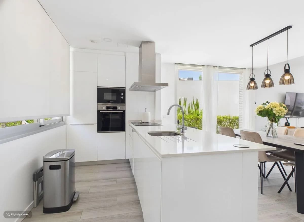 3 Bedroom Semi-Detached House for Sale in Cancelada, Málaga - Image 4