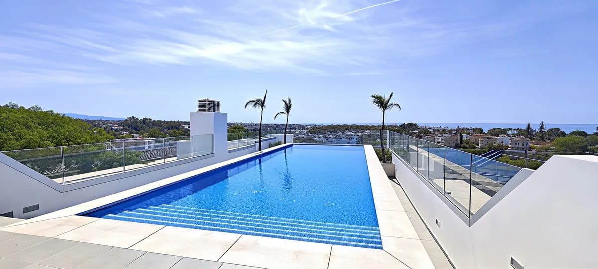 2 Bedroom Middle Floor Apartment for Sale in Cancelada, Málaga - Image 6