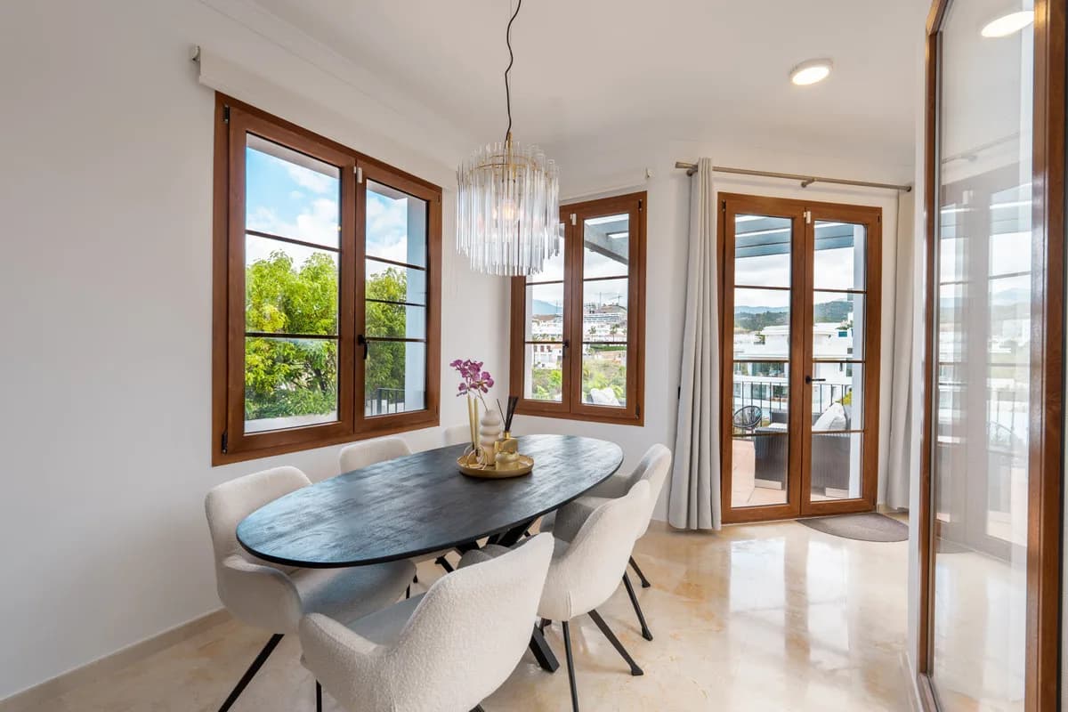 4 Bedroom Detached Villa for Sale in Estepona, Málaga - Image 2