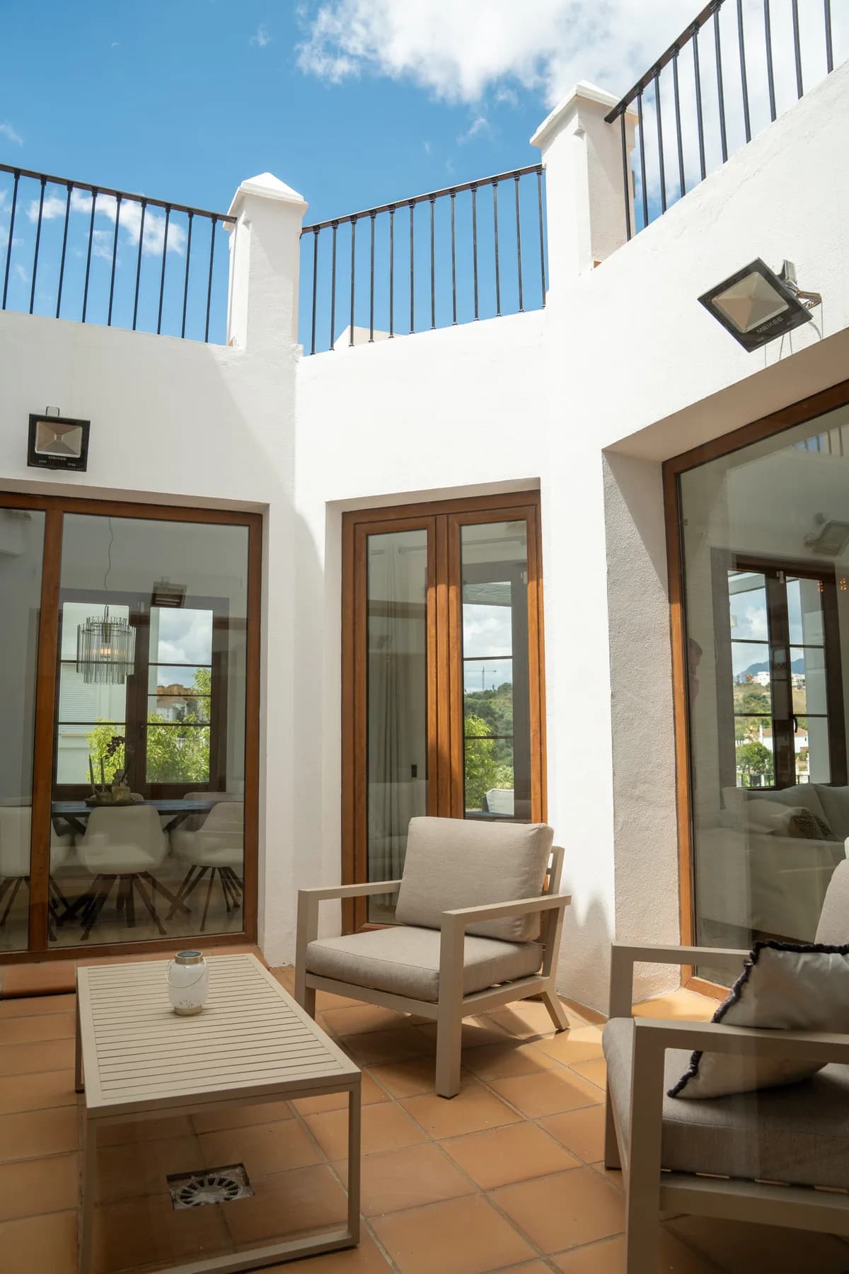 4 Bedroom Detached Villa for Sale in Estepona, Málaga - Image 4