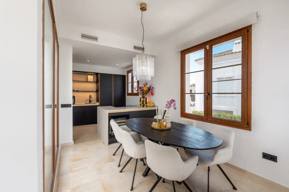 4 Bedroom Detached Villa for Sale in Estepona, Málaga - Image 7