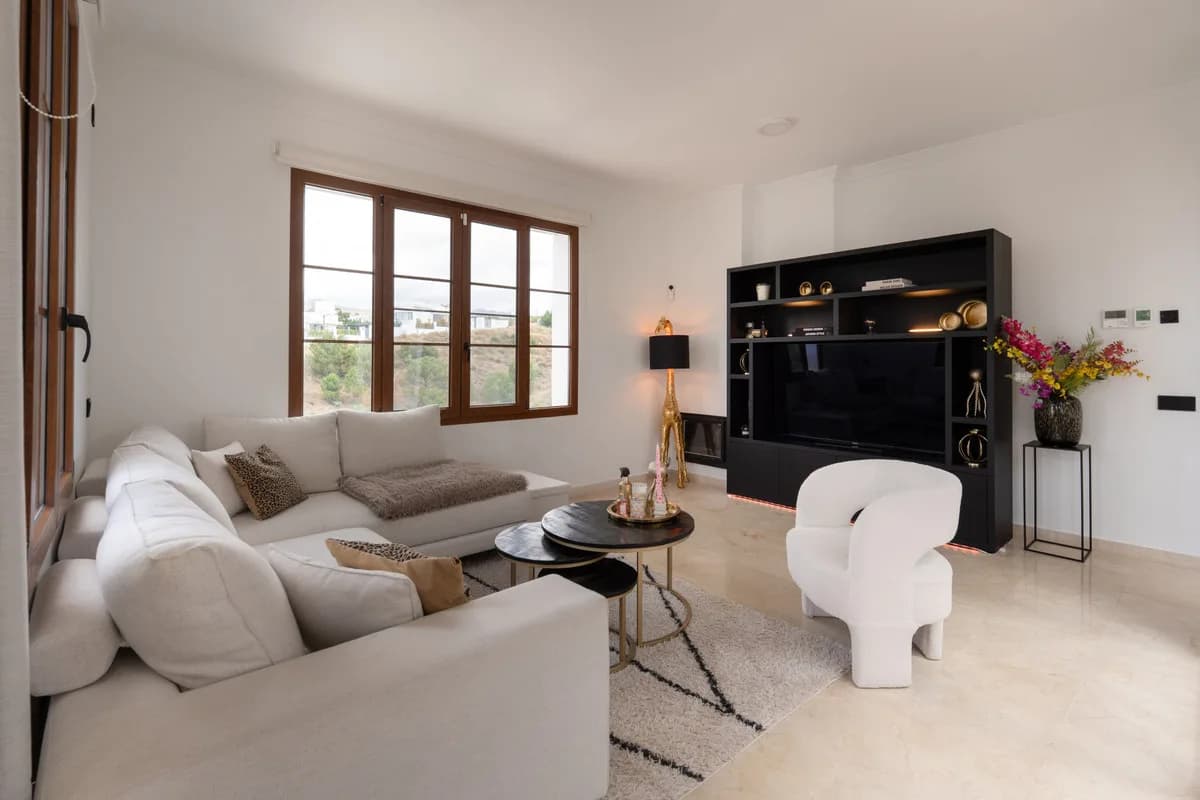 4 Bedroom Detached Villa for Sale in Estepona, Málaga - Image 8