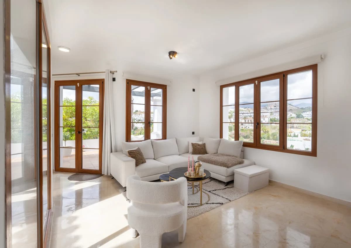 4 Bedroom Detached Villa for Sale in Estepona, Málaga - Image 9