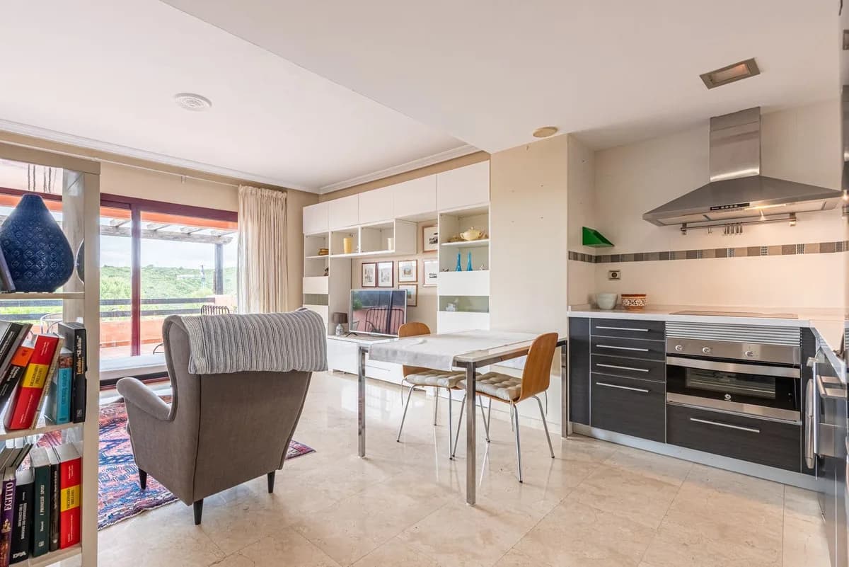 1 Bedroom Middle Floor Apartment for Sale in Casares, Málaga - Image 5