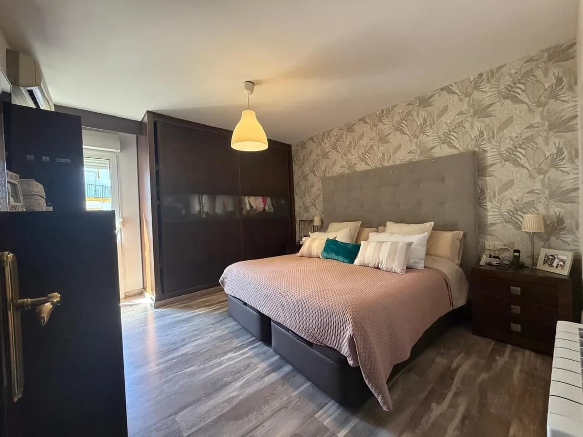 3 Bedroom Middle Floor Apartment for Sale in Ronda, Málaga - Image 4