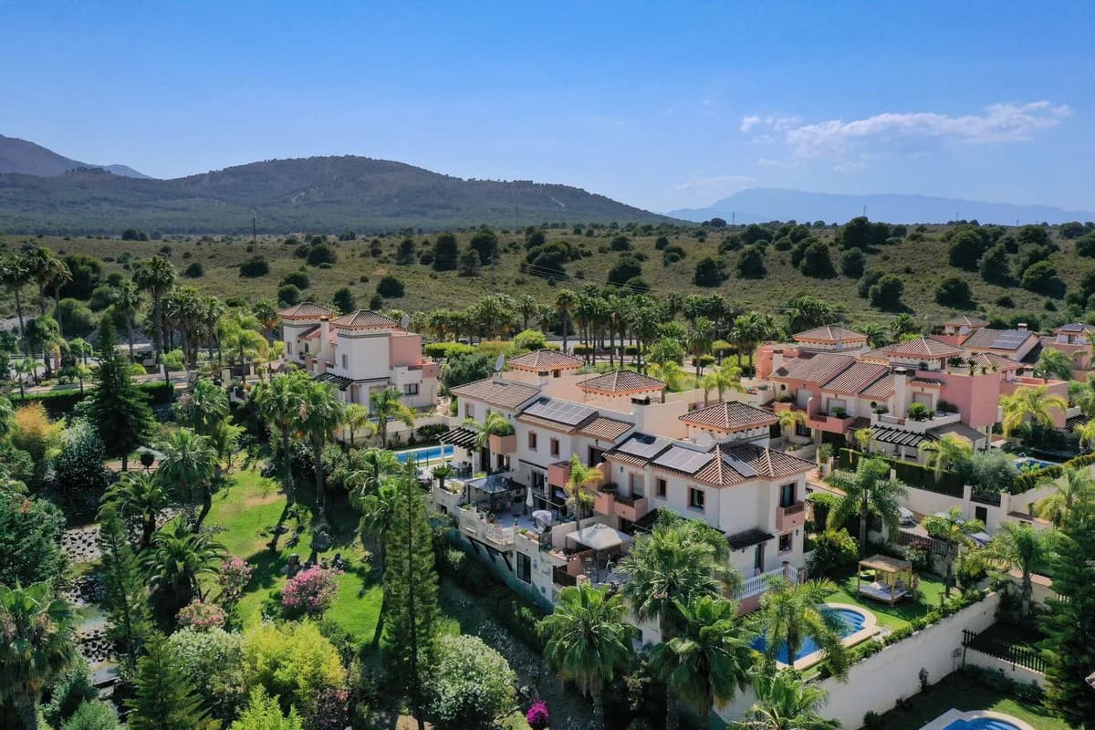 5 Bedroom Townhouse for Sale in Coín, Málaga