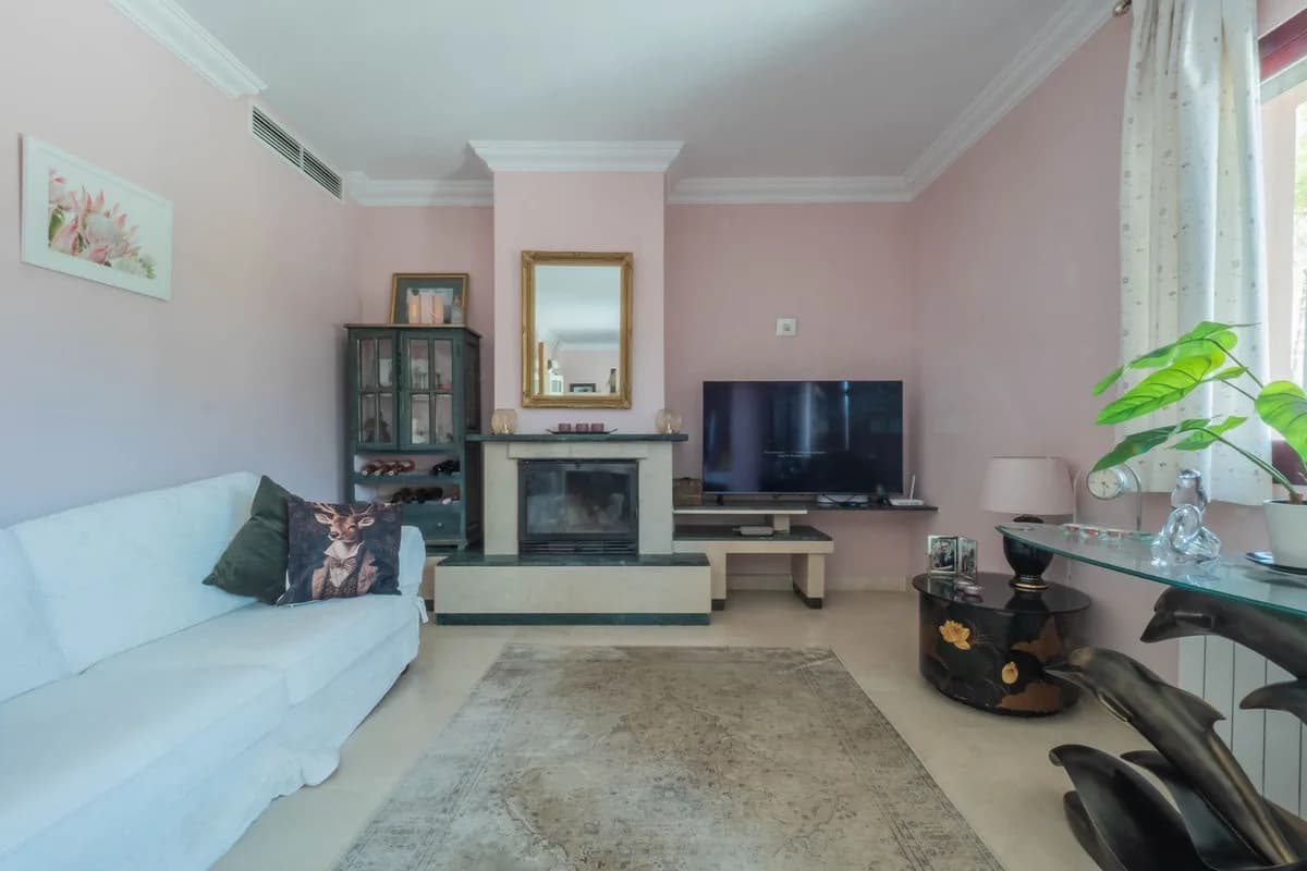5 Bedroom Townhouse for Sale in Coín, Málaga - Image 3